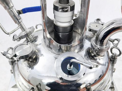 Reaktor Kimia Baja Tahan Karat Berjaket 10L detail -  Penutup ketel reaksi multi-mulut, jumlah mulut ketel dapat disesuaikan, dan desain mulut besar mudah dibersihkan.