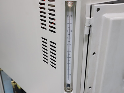 50L Pemanas Air Chiller Untuk Laboratorium detail - Level cairan oli, dapat mengamati level oli kapan saja.