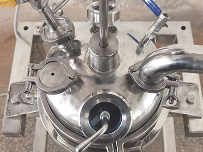 Reaktor Baja Tahan Karat Berjaket Lab 5L detail - Penutup ketel reaksi multi-mulut, jumlah mulut ketel dapat disesuaikan, dan desain mulut besar mudah dibersihkan.
