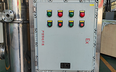 Kapasitas Besar Skala Industri Evaporator Film Jatuh Efek Tunggal detail - Kotak kontrol bukti ledakan. Satu tombol mulai dan berhenti. Dengan lampu alarm lampu untuk menjalankan dan kesalahan.