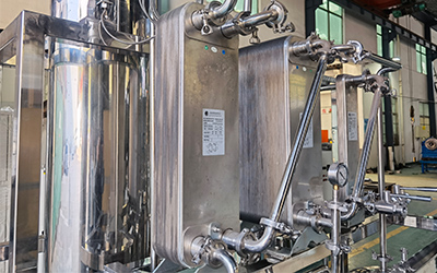 Kapasitas Besar Skala Industri Evaporator Film Jatuh Efek Tunggal detail - Penukar panas dilas baja tahan karat, meningkatkan efisiensi perpindahan panas, dengan efisiensi kondensasi tinggi.